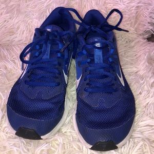 Pre-owned Nike sneaker for a boy Size 4YW